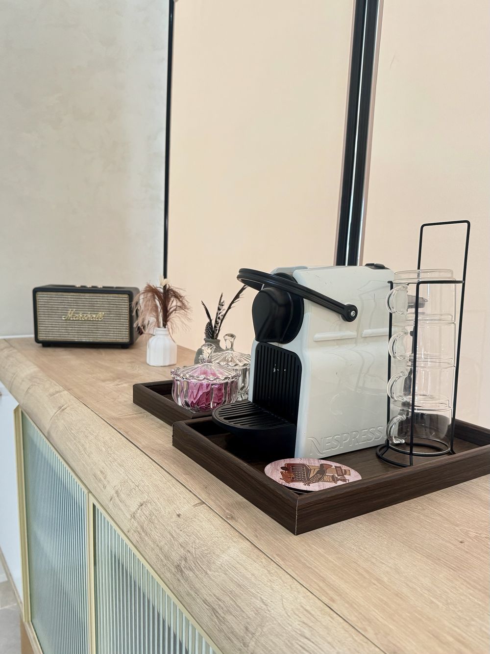 Coin accueil et café du studio LayMaaL à Tanger