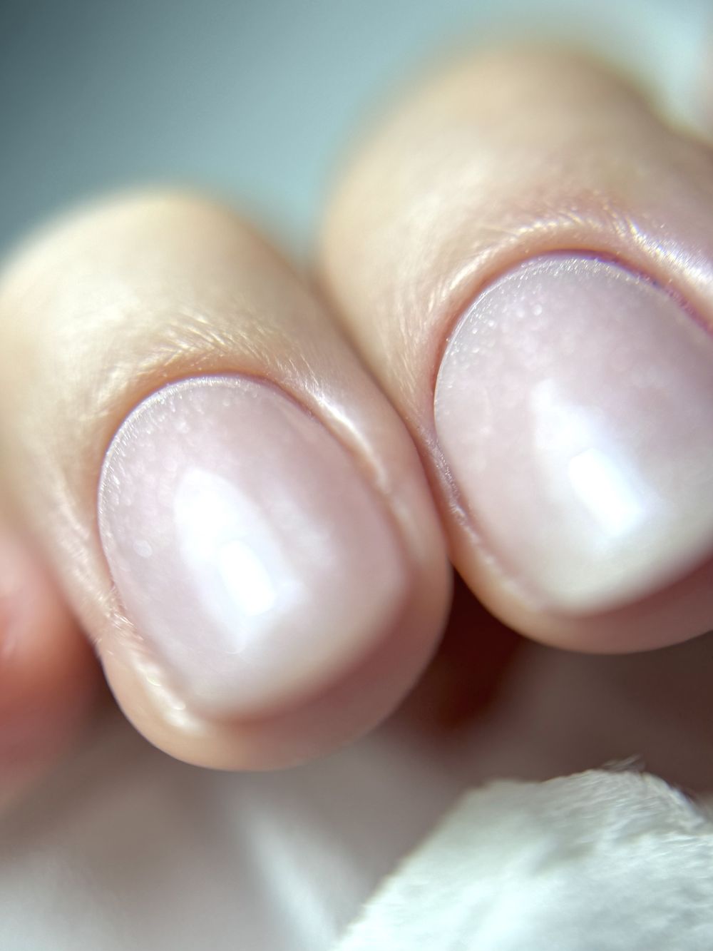 Ongles naturels brillants, manucure russe à Tanger